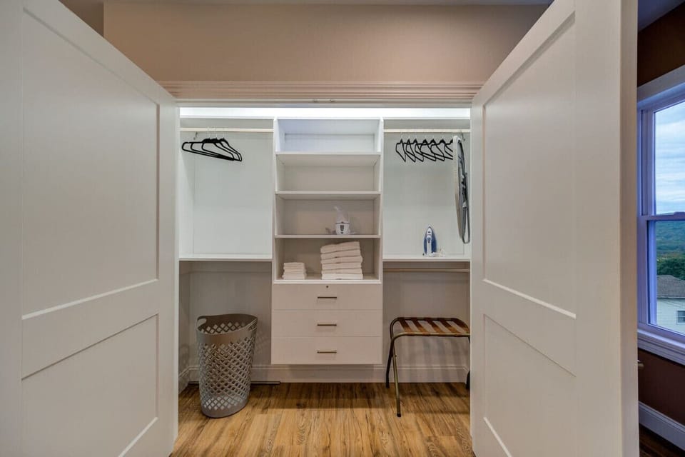 Walk-in Closet