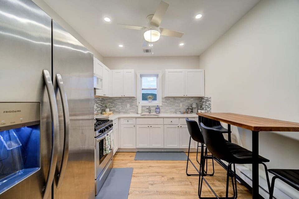 Full kitchen