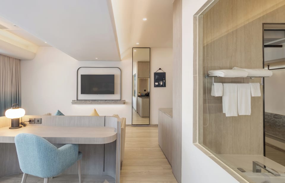 Deluxe Suite | Free minibar items, in-room safe, individually decorated