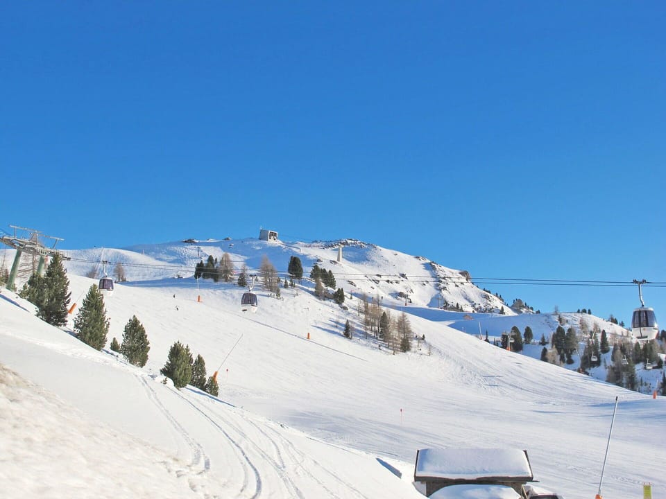 Sky, Mountain, Snow, Slope, Tree, Outdoor Recreation, Terrain, Freezing, Glacial Landform, Recreation