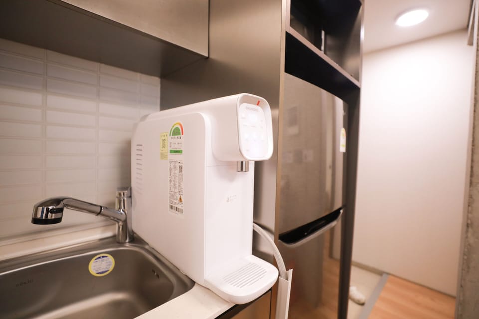 Fridge, microwave, rice cooker, cookware/dishes/utensils