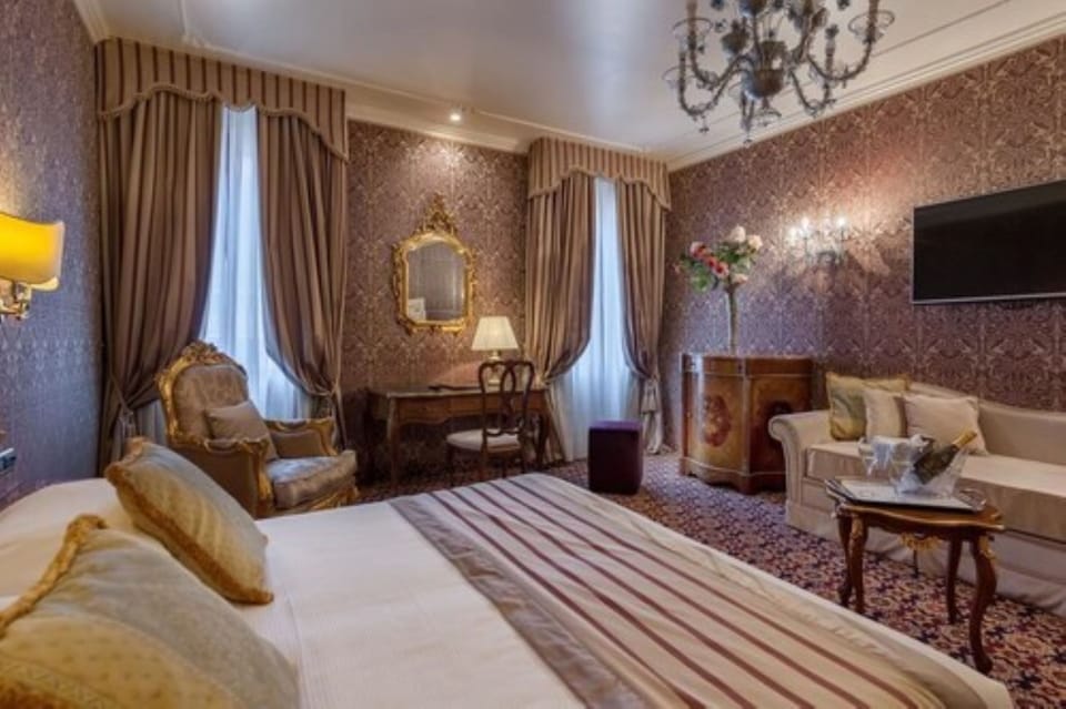 Suite | Minibar, in-room safe, desk, soundproofing
