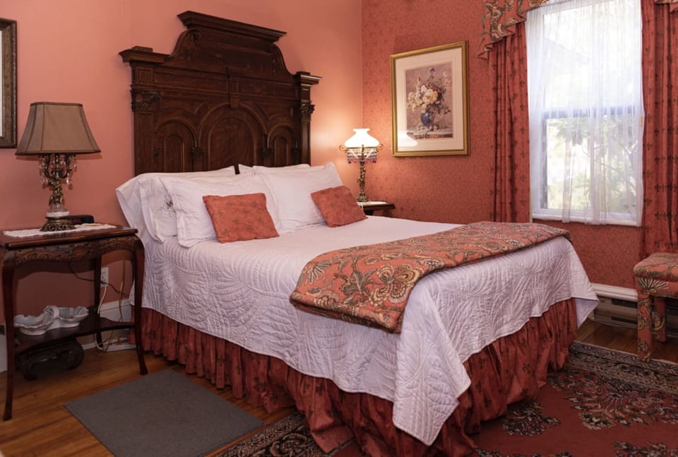 Standard Room, 1 Queen Bed, Ensuite | Free WiFi