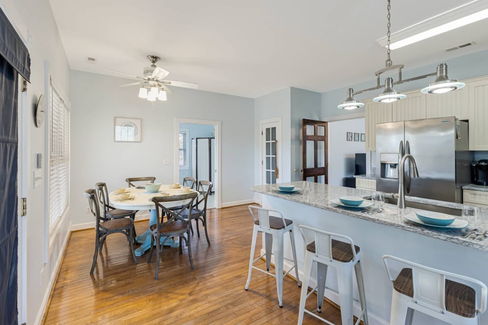 Spacious kitchen with dining table that has seating for 6, plus a breakfast bar with seating for 4. A Keurig single-serve coffee maker is available.