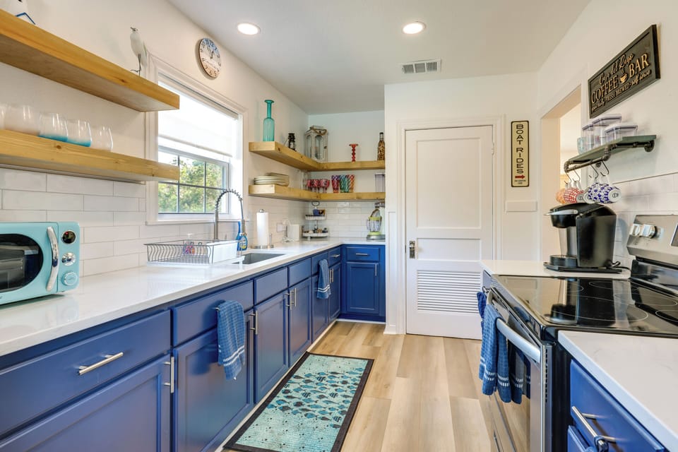 Kitchen | Cooking Basics | Keurig & Drip Coffee Makers (Coffee Provided)
