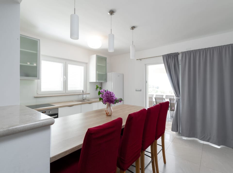 Villa (Modern Villa with Pool) | Dining room