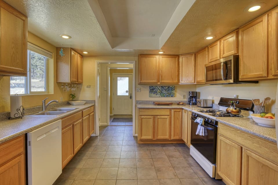 Kitchen has everything you need including a gas cook top.