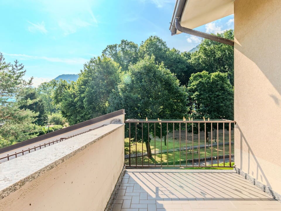 Handrail, Balcony, Fence, Baluster, Daylighting, Wood Stain, Porch, Deck, Home Fencing