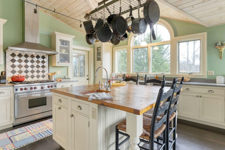 Barstool seating at the island counter.