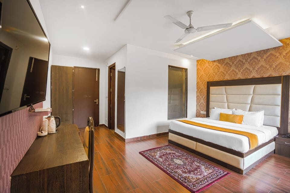 Luxury Double Room, Valley View | Living area