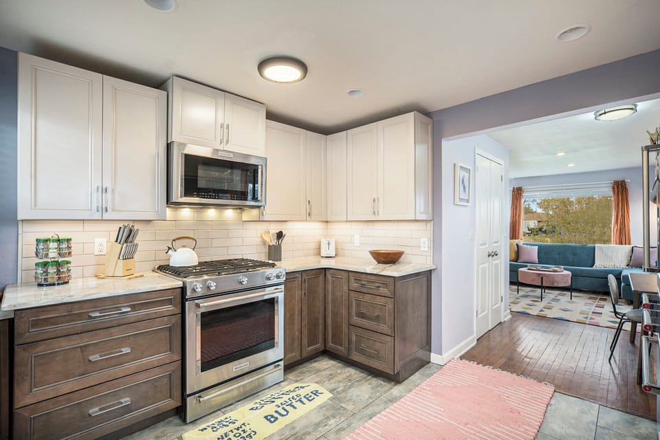Compact yet fully equipped, this kitchen has everything you need to whip up delicious meals. 