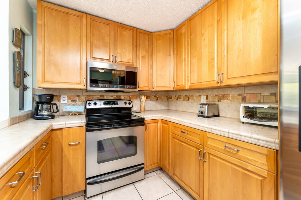 Kitchen - fully loaded with dishwasher, stove, oven, microwave and fridge