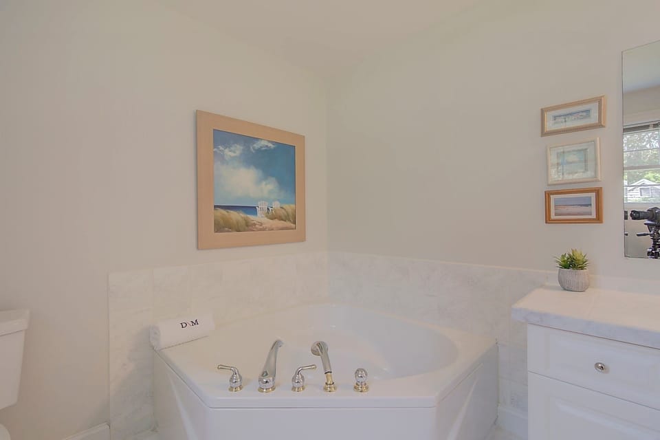 1st Floor en suite Full Bathroom with Tub and Shower