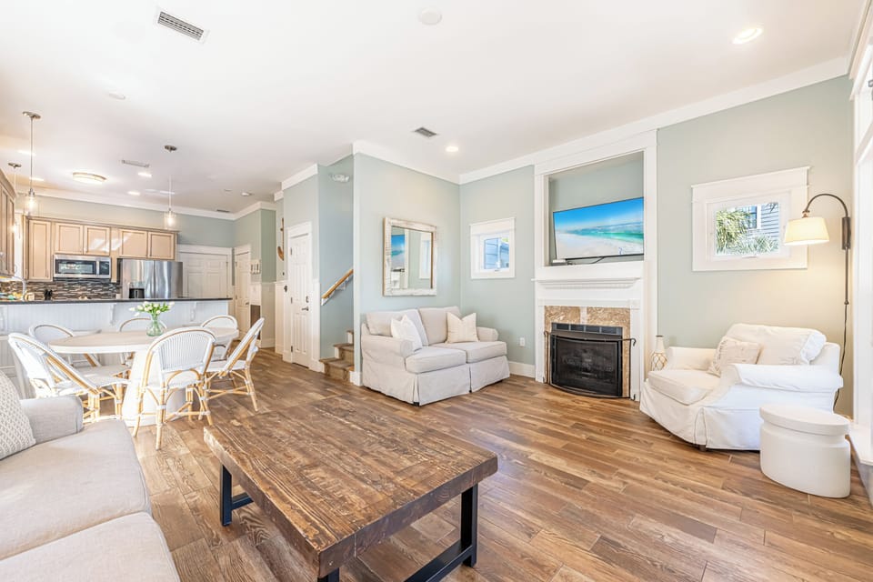 Open Concept Living, Dining & Kitchen Areas
