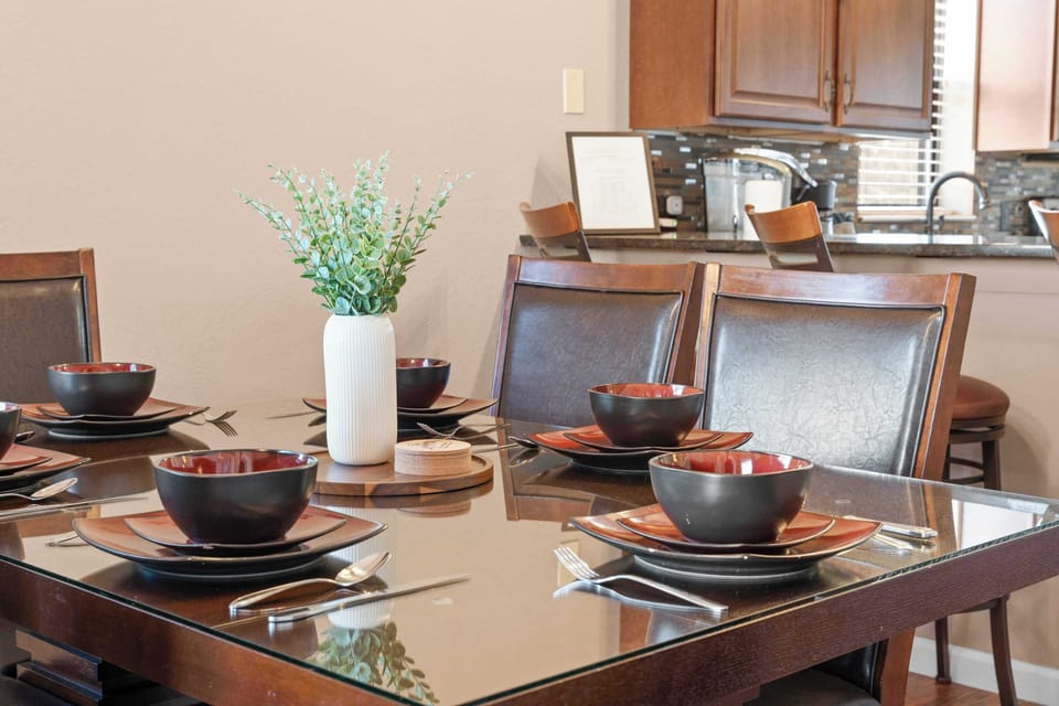 Dining area for 6