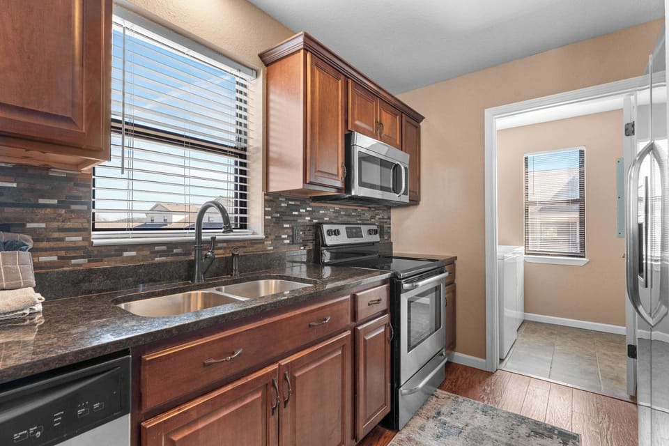 Full kitchen