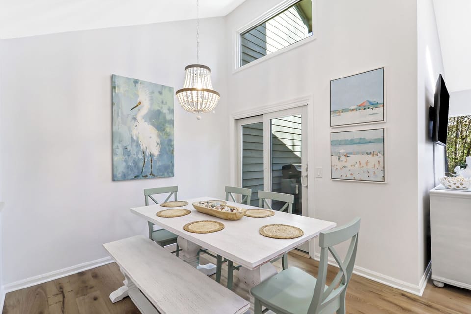 3421 Carolina Place | Dining Table - 3421 Carolina Place | Dining Table