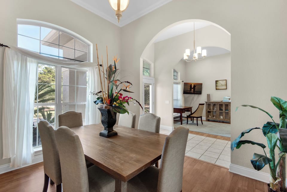 Dining table seating
