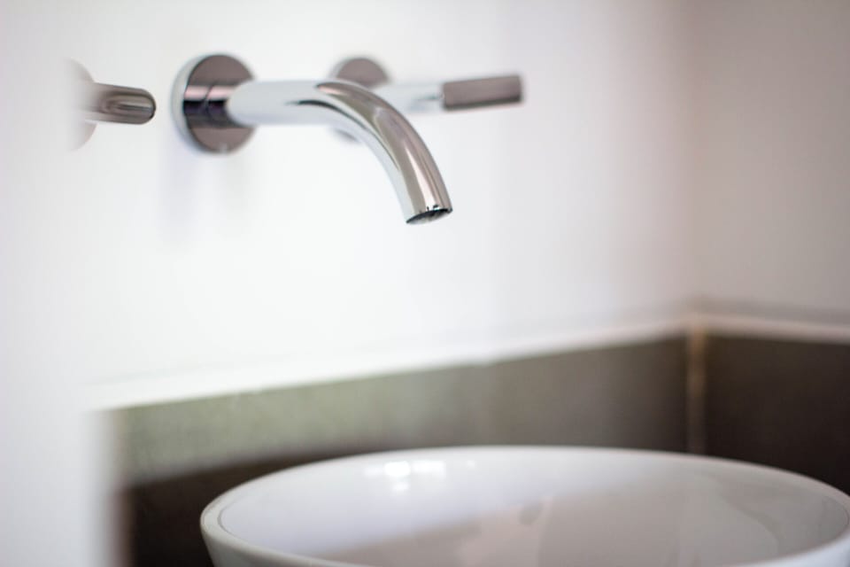 Studio | Bathroom | Shower, hair dryer, bidet, towels