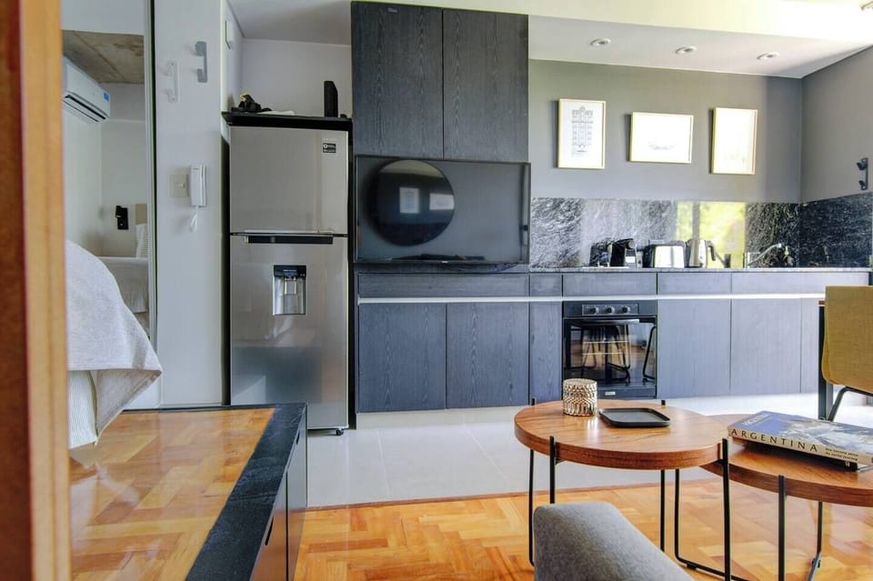 Studio | Private kitchen | Stovetop, toaster, griddle, freezer