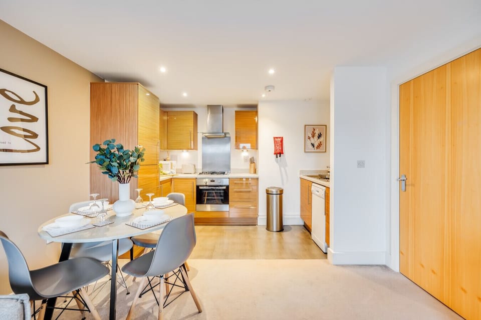 Dining area with seating for up to 4 guests