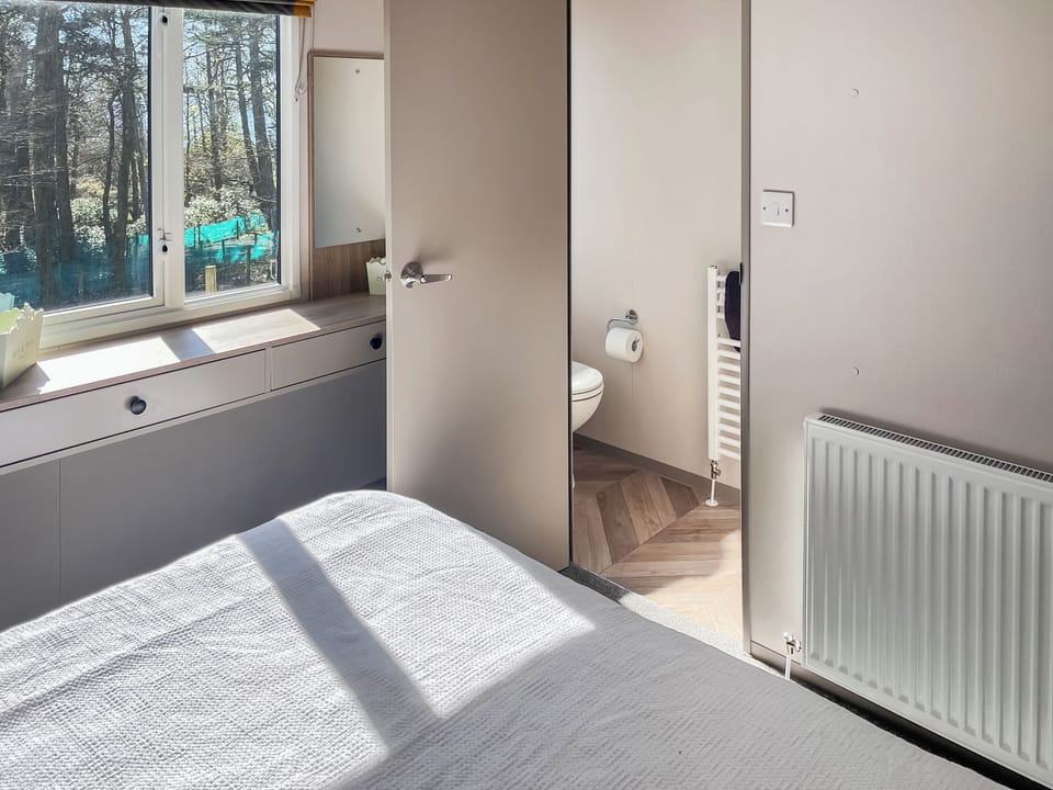 Master en-suite toilet | Katie&rsquo;s Cosy Caravan - Shepherds Holidays, Kilmallieu