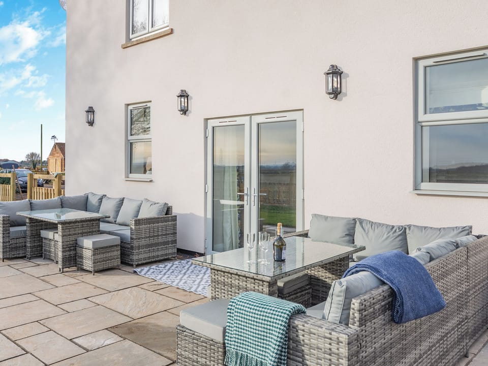 Sitting-out-area | The Farm House - Honies Farm Barns, East Stoke, near Newark