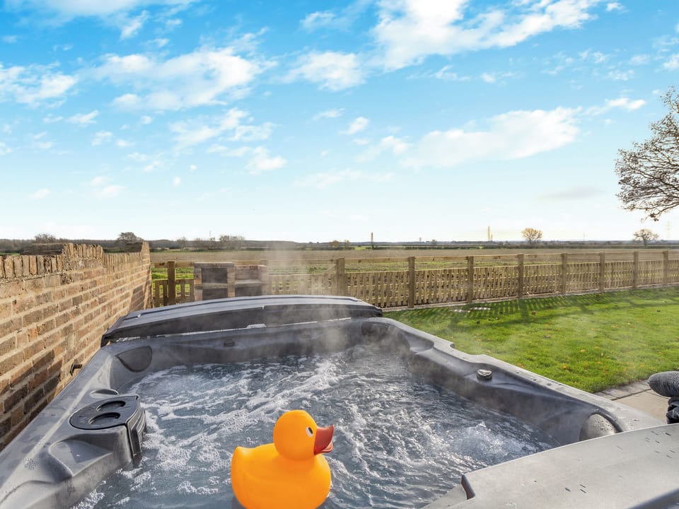 Hot tub | The Farm House - Honies Farm Barns, East Stoke, near Newark