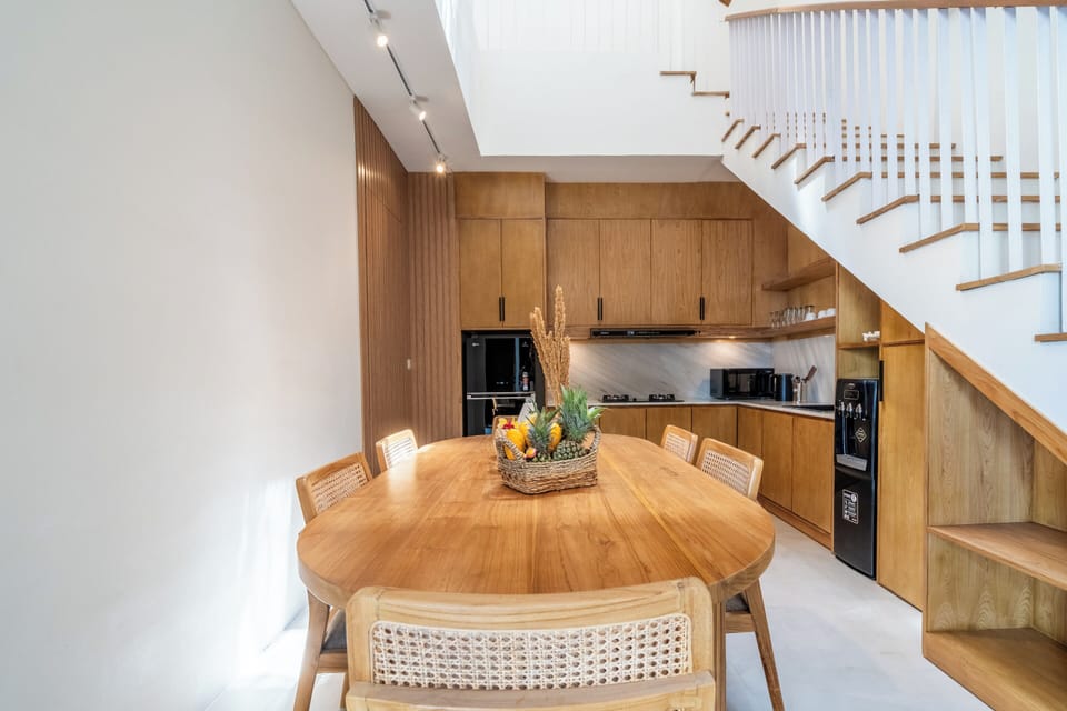Standard Villa, 4 Bedrooms | Dining room
