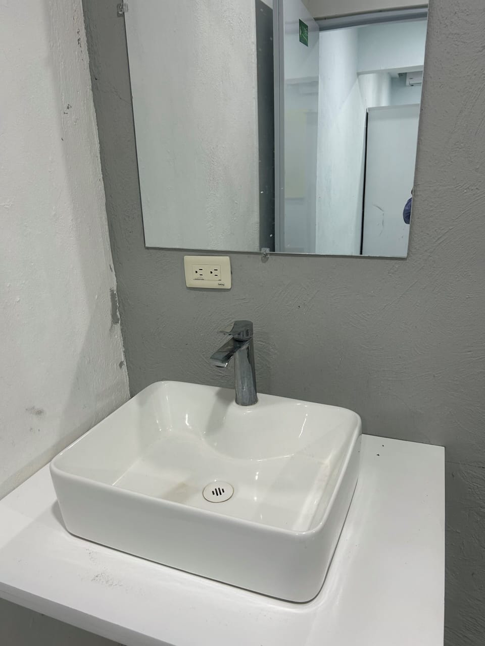 Deluxe Room, Garden View | Bathroom | Shower, towels, soap, shampoo