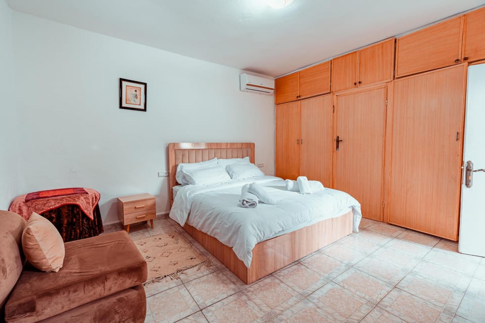 Comfort Room | Free WiFi, bed sheets