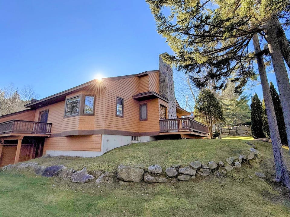 With clean designs, comfortable mattresses, and modern furniture, this 2-level home is ready to welcome you.
