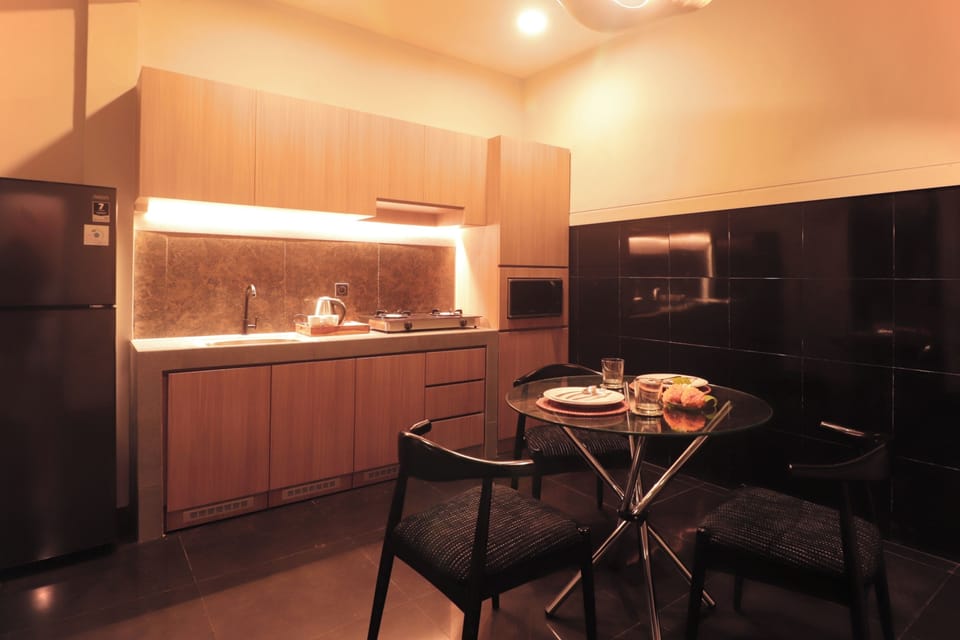 Deluxe Studio, Balcony | Private kitchen