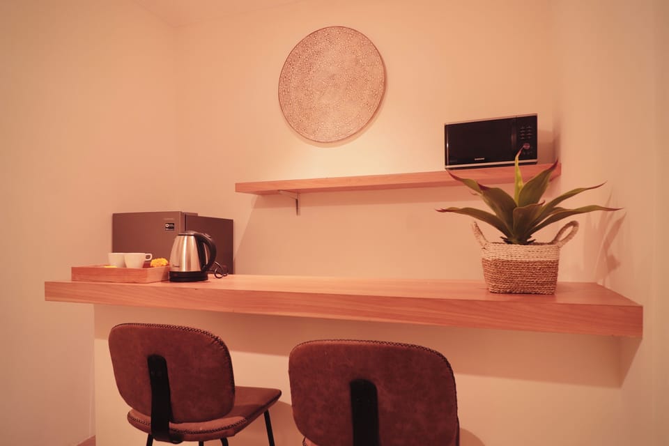 Deluxe Studio Suite | WiFi (free), bed sheets