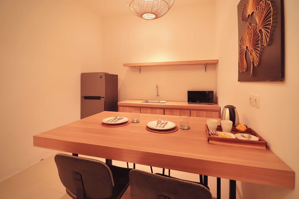 Deluxe Studio Suite | Living area | TV