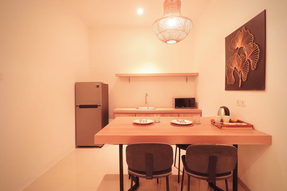 Deluxe Studio Suite | Living area | TV