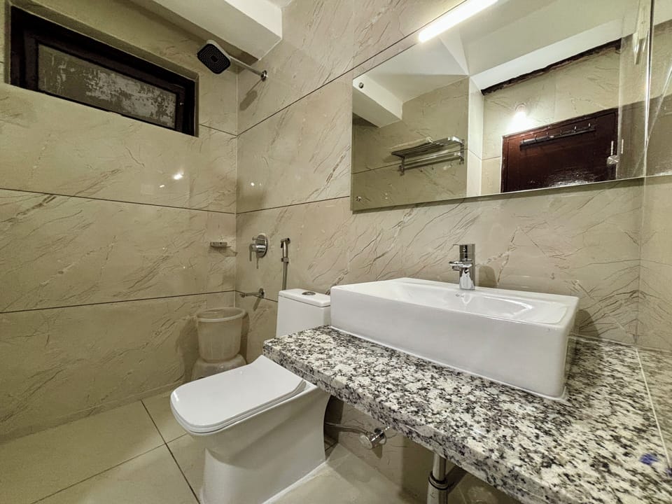 Deluxe Triple Room | Bathroom | Shower