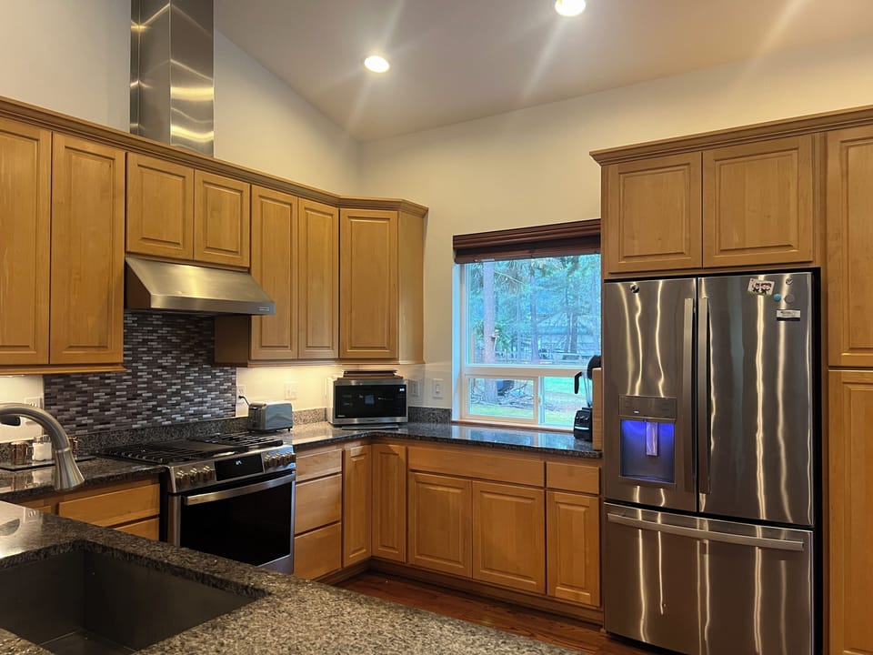 Fully stocked kitchen for all baking and cooking needs