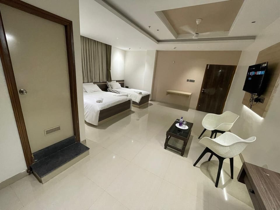 Standard Triple Room | Living area