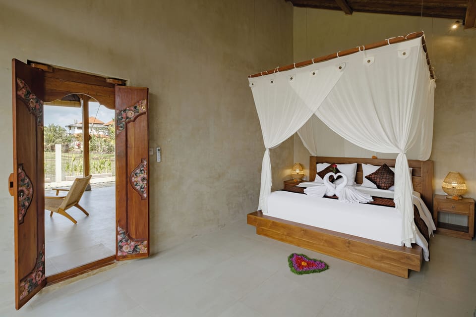 2 bedrooms, minibar, bed sheets