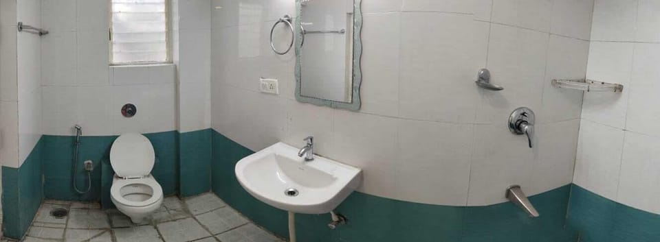 Shower, towels, soap, shampoo