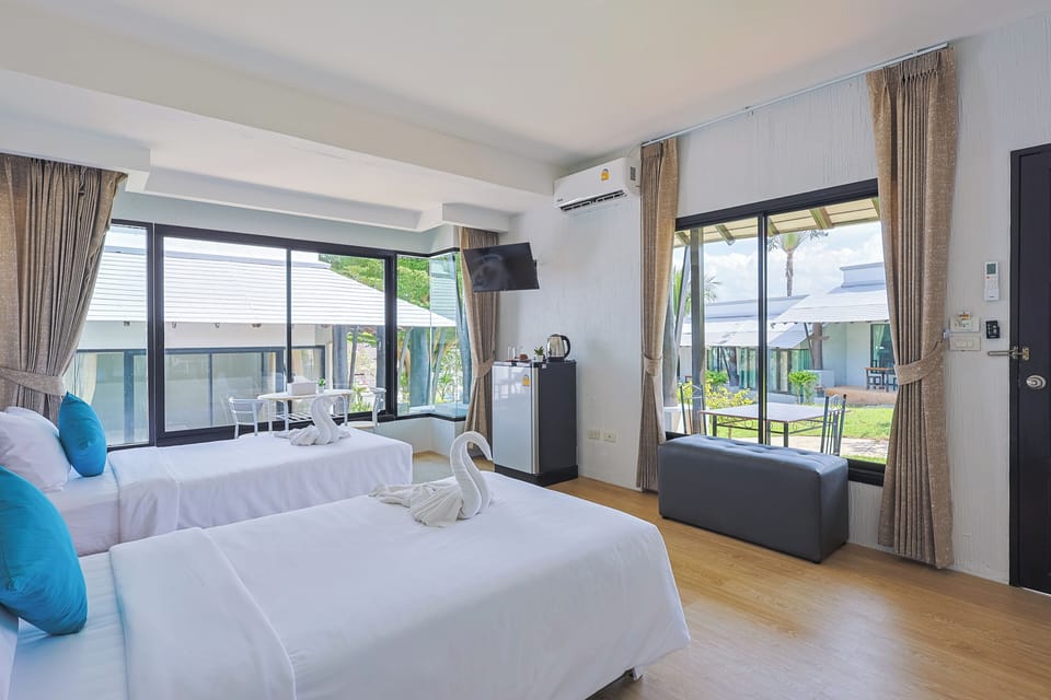 Deluxe Twin Room, Garden View | In-room safe, desk, iron/ironing board (on request), WiFi (free)