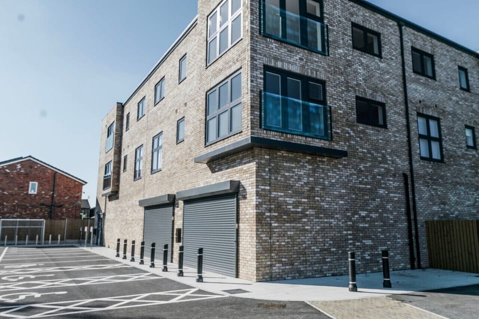 New build, secure entry, easy to spot.