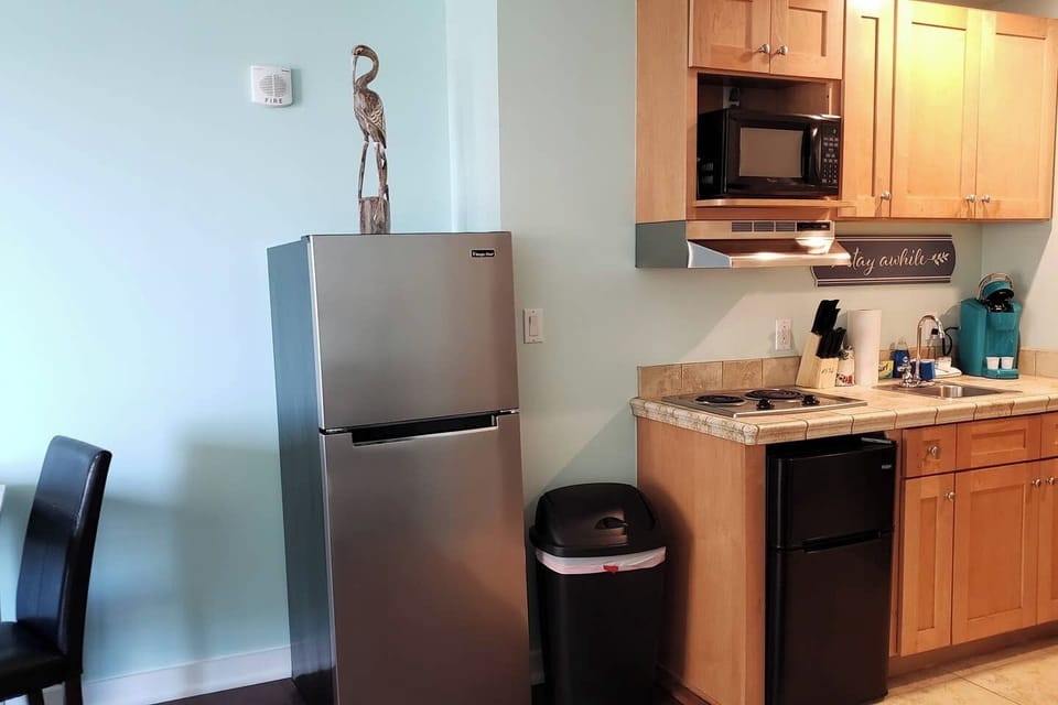 KItchenette! All cooking utensils, pans, pots and dishes provided! Just bring your food!