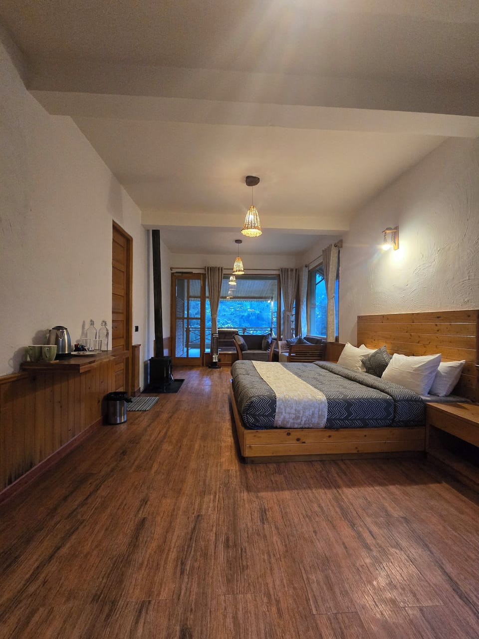 Classic Double Room, Balcony | Desk, soundproofing, WiFi (free)