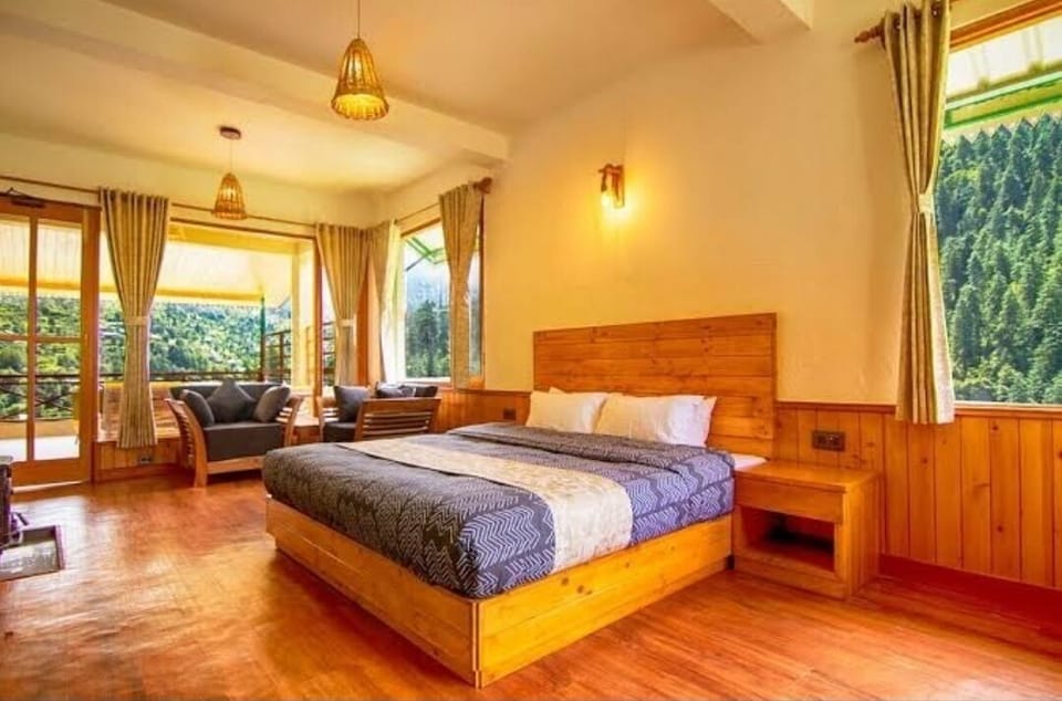 Superior Room, Balcony, Hill View | Desk, soundproofing, WiFi (free)