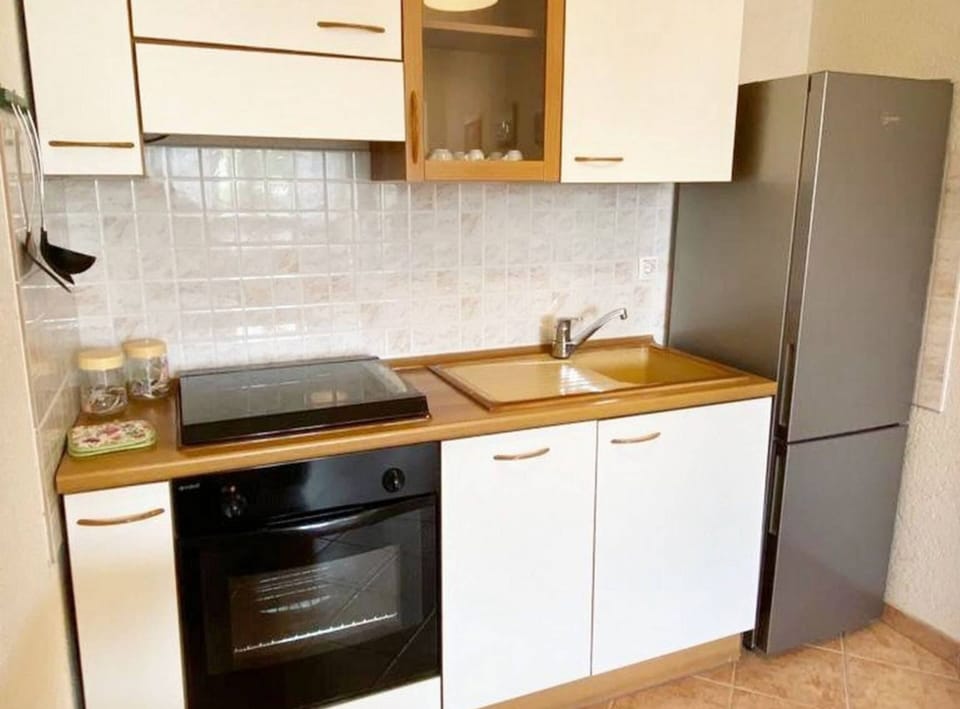 Apartment | Private kitchen | Electric kettle, cookware/dishes/utensils