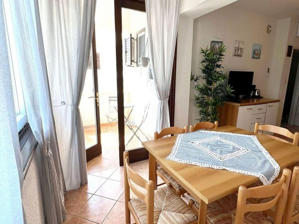 Apartment | Dining