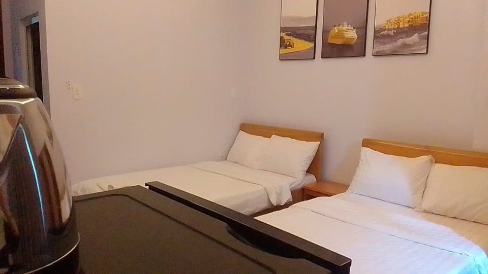 Family Double Room Single Use, Courtyard View | Iron/ironing board, free WiFi