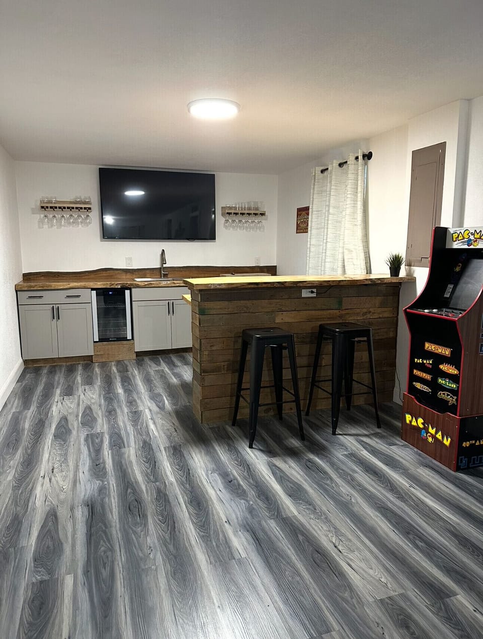 Bar - Game Room